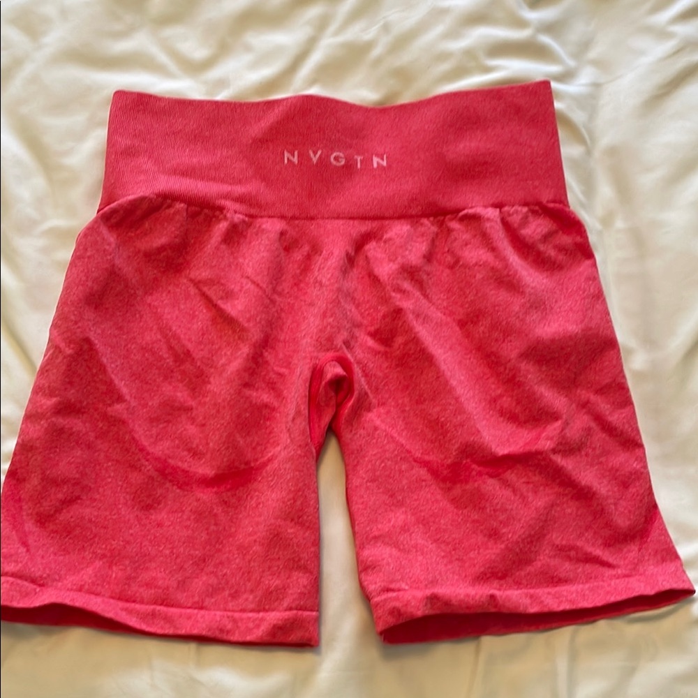 Nvgtn medium Candy Apple contour short